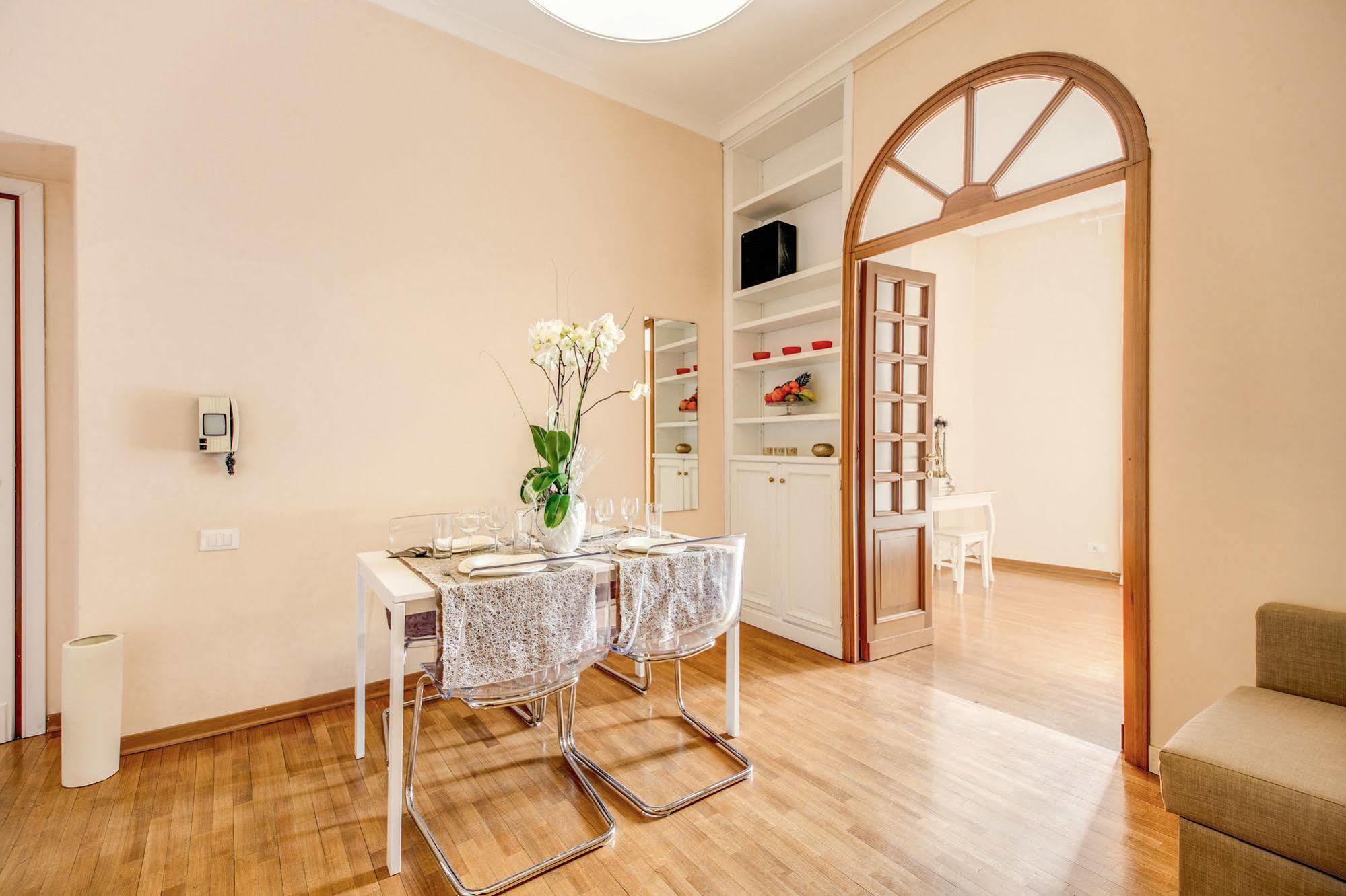 Elegant Apartment Behind The Colosseum Рим Экстерьер фото