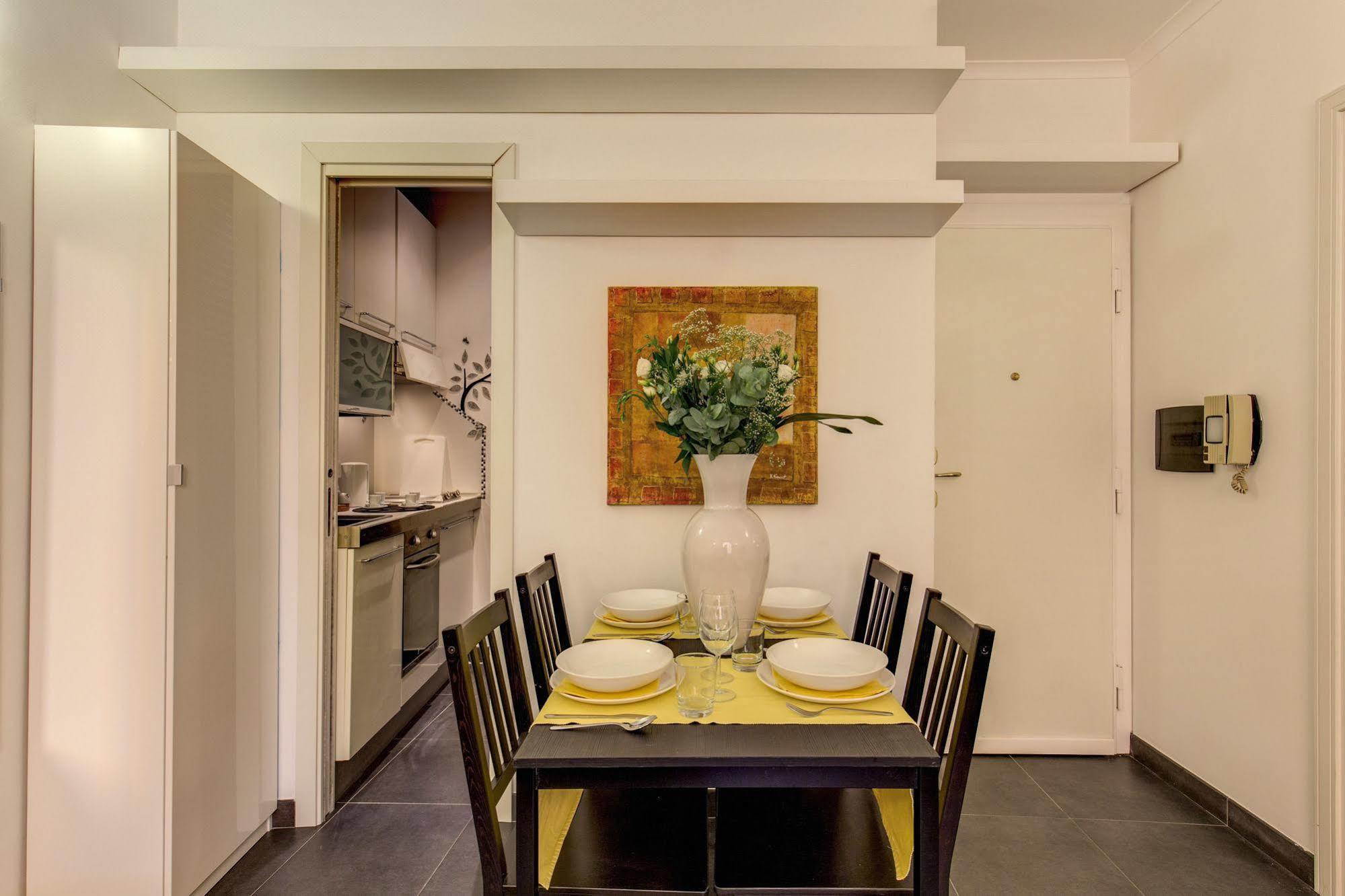 Elegant Apartment Behind The Colosseum Рим Экстерьер фото